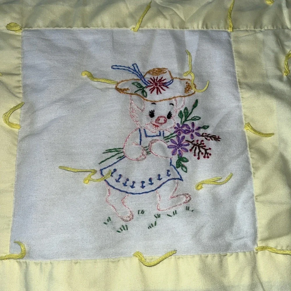 Vintage Baby Blanket Quilt. Pigs. Piggies.‎ 42 X 52. Yellow.